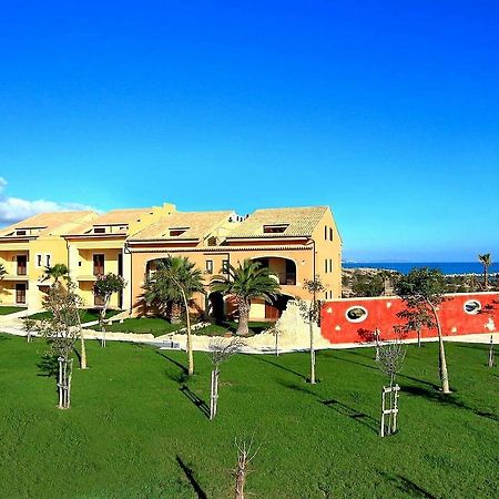فندق Marina Di Cala Del Sole ليكاتا المظهر الخارجي الصورة