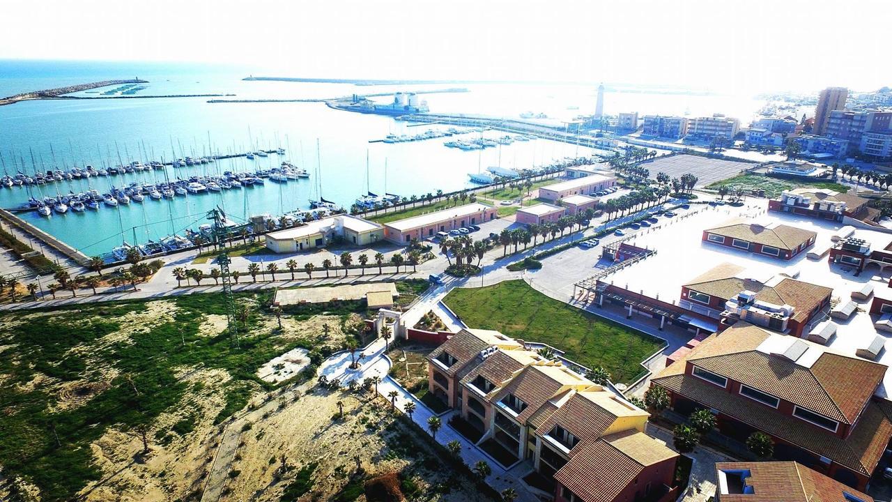فندق Marina Di Cala Del Sole ليكاتا المظهر الخارجي الصورة